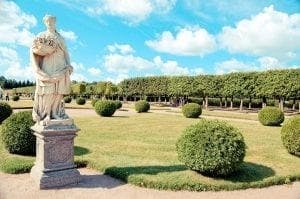 a statue of a person